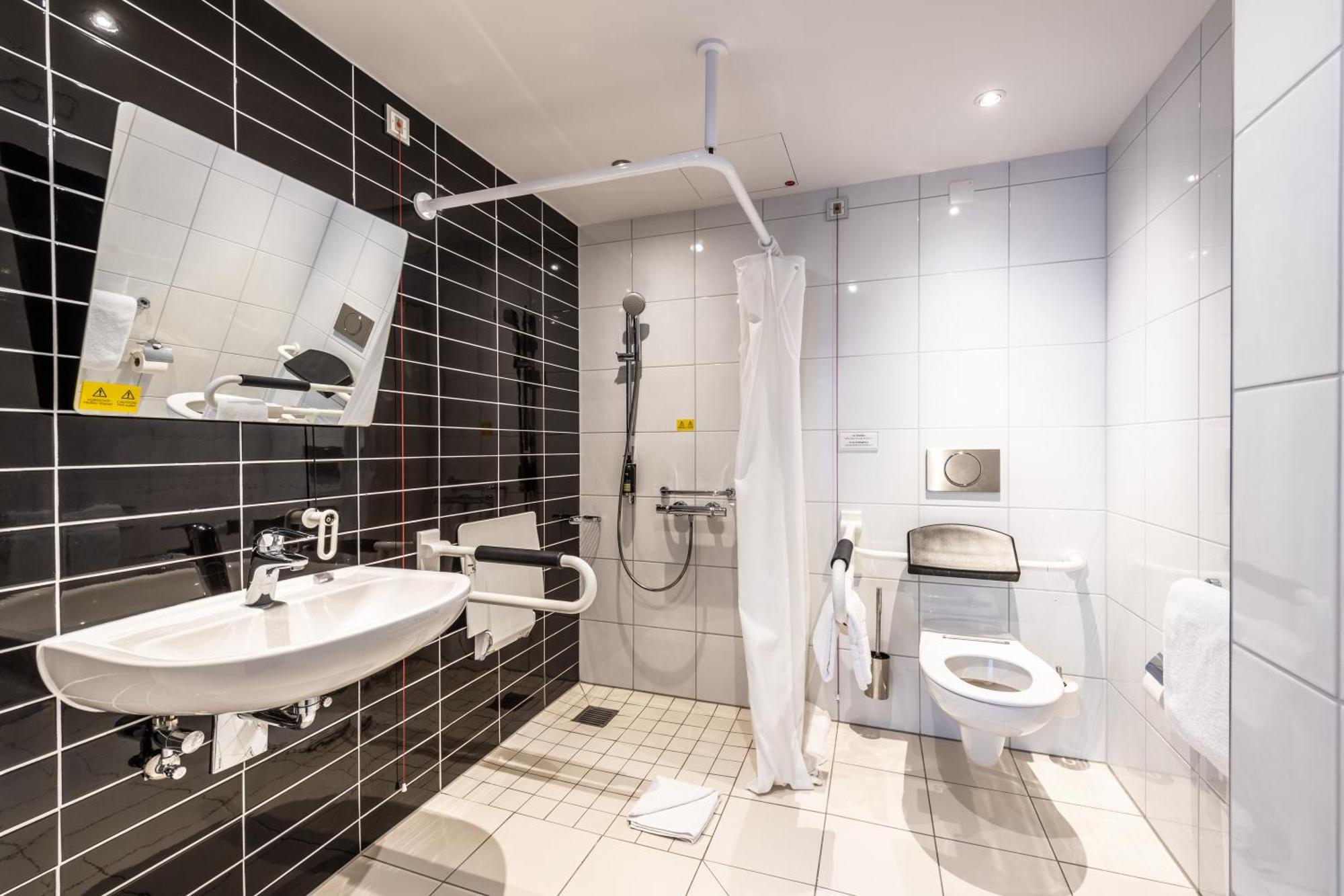 Premier Inn Duesseldorf City Centre Extérieur photo